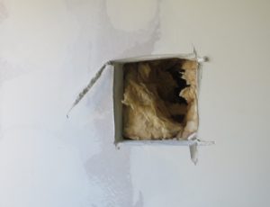 Fehlende Dampfsperre in einer Gaubenwand